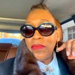 Meet your Posher, Deborah